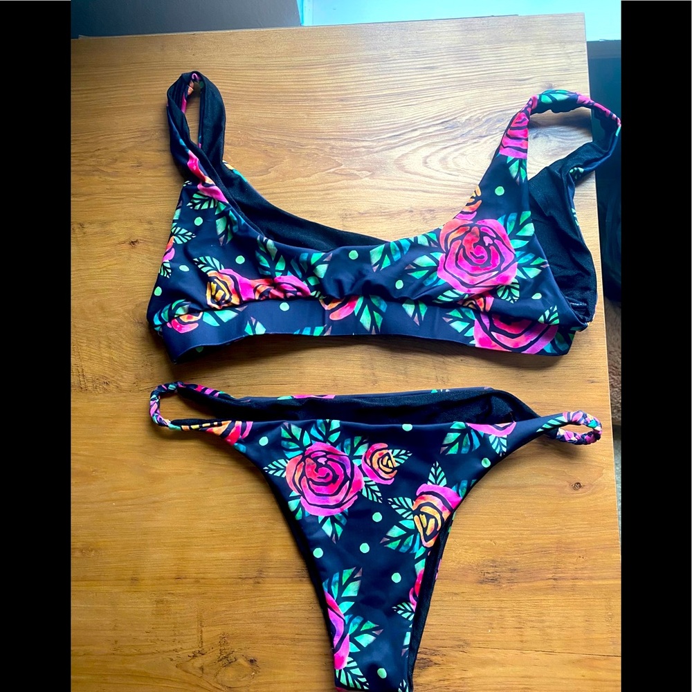KULANI KINIS - Black Rose Bikini - Size Large